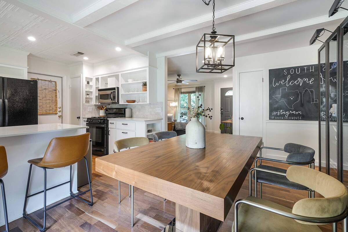 Sunny SoCo House: Explore Austin with Ease!