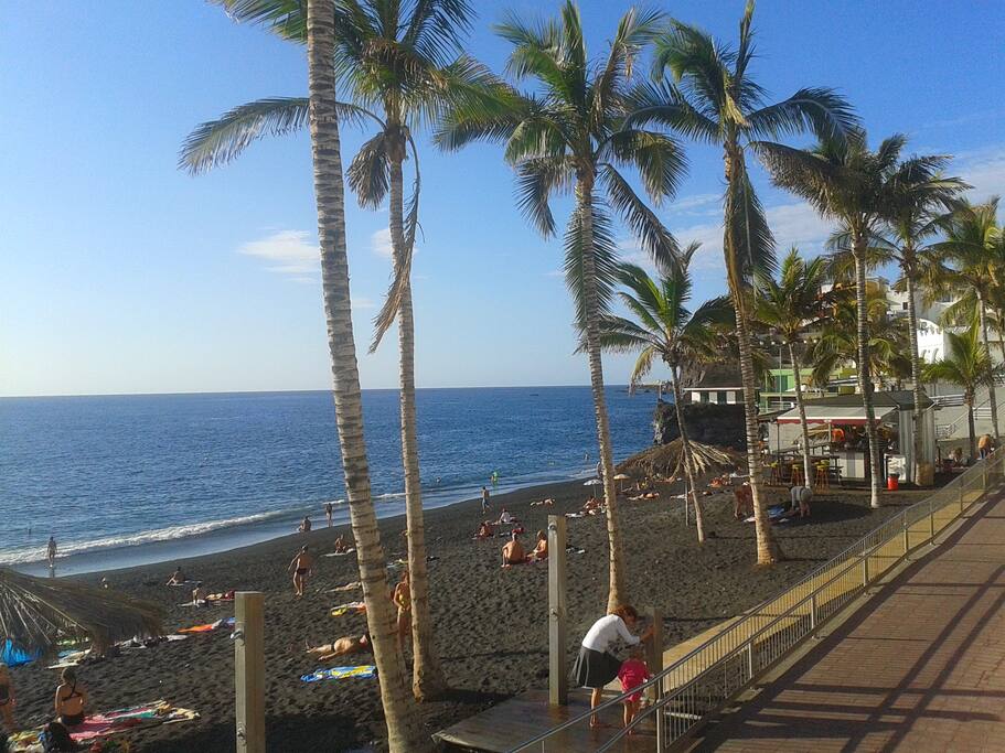 paseo maritimo y playa de puerto naos