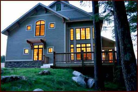 Beautiful home on the Three Lakes chain sleeps 8+!