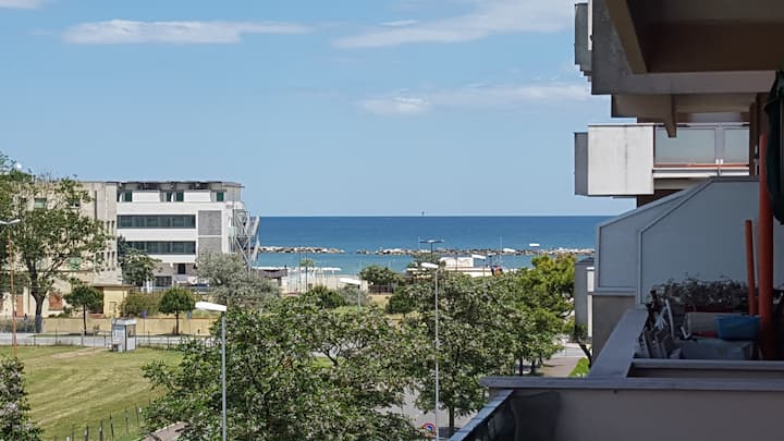 Bilocale appena ristrutturato con vista mare