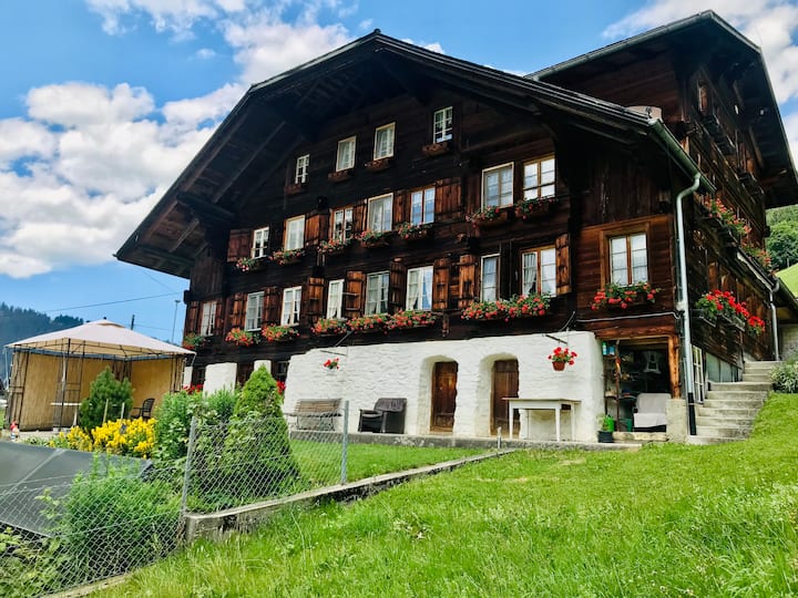 Large apartment with 10 beds in St. Stephan Condominiums for Rent in