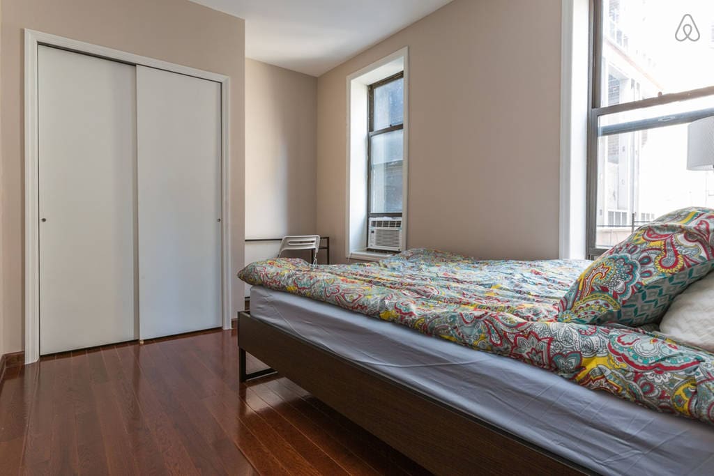 Spacious, Bright, & Simple Private Bedroom! Quiet - facing the back!