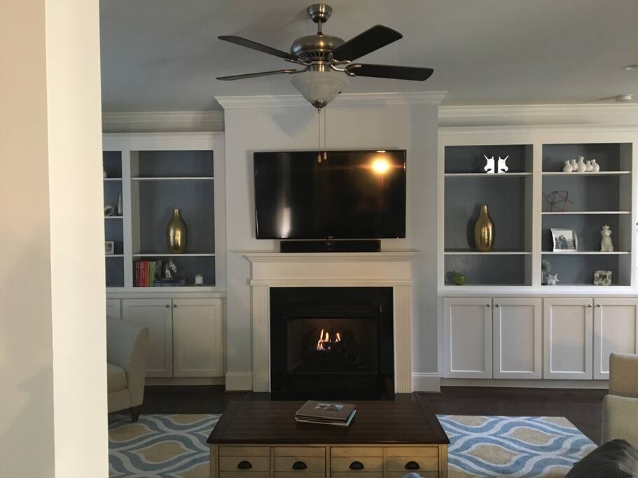 Living room-great TV!