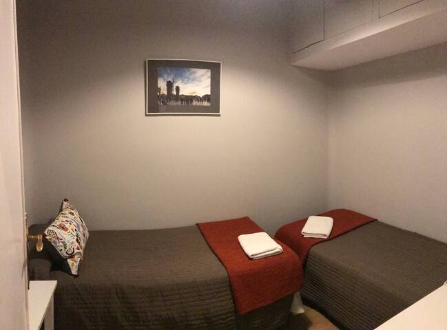 Big Apartment with Terrace! 5 Rooms. gallery image 3