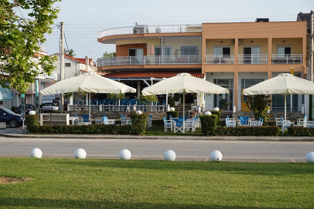 Οικοδομή του διαμερίσματος (δεξιά)