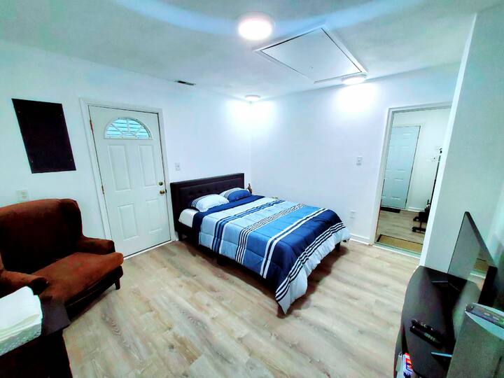 No Clean Fees! Private Bathroom, Own Parking! Houses for Rent in