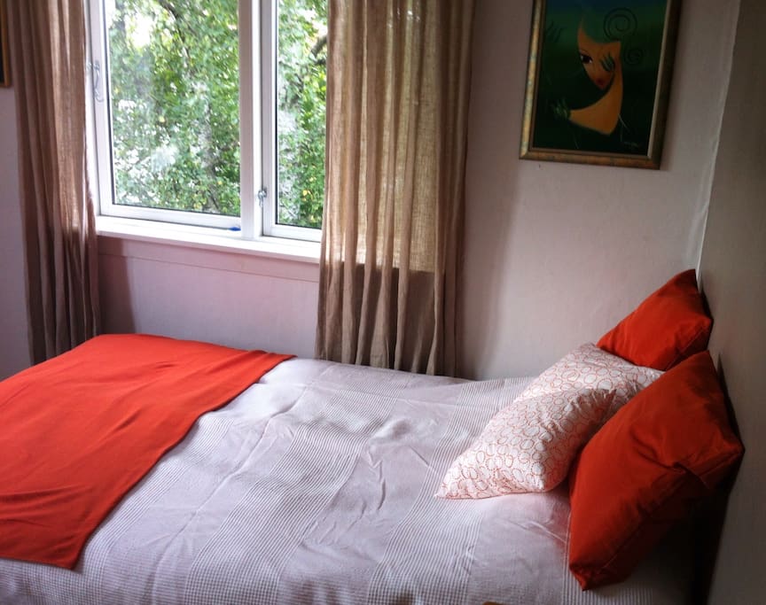 Queen size bed, 120 cm