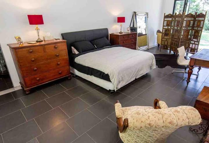 منظور آخر للجناح الملكي المفضل! سرير مريح بحجم كبير فوق شروق الشمس والوادي والمحيط!