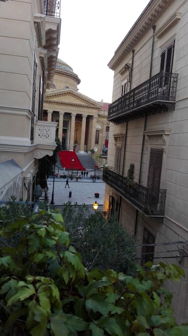 vista del teatro massimo dall'interno della stanza
