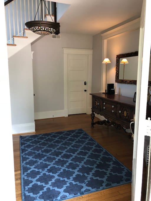 Lobby Entrance, with space to store your luggage.