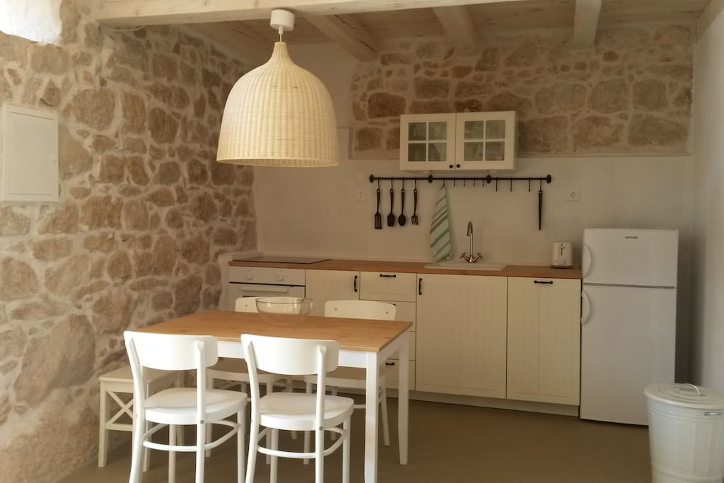 kitchen with dishwasher, fridge, extractor hood.
