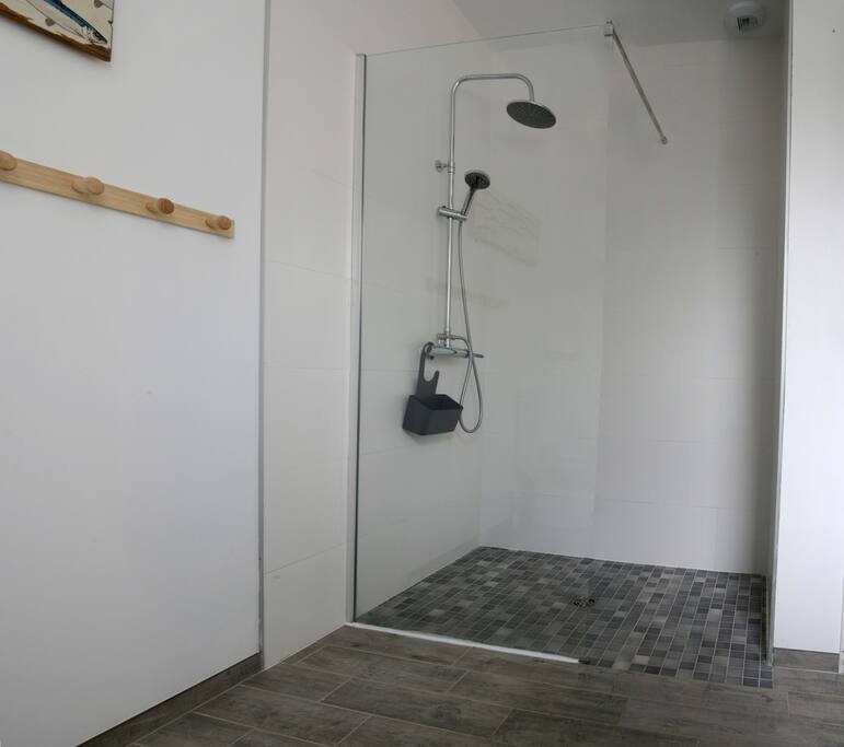 Salle de bain avec douche à l'Italienne