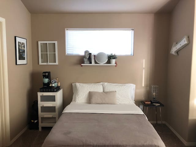 Modern room close to Intel, Nike & beach