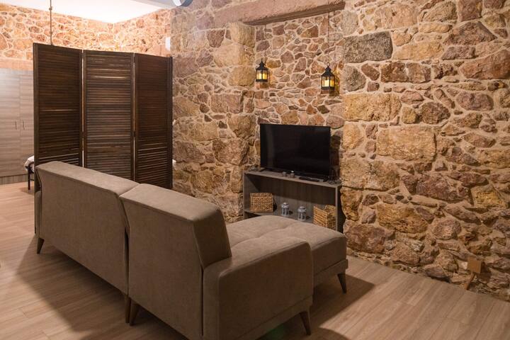 C & J Studio Elliniko - 1
Minute Metro station