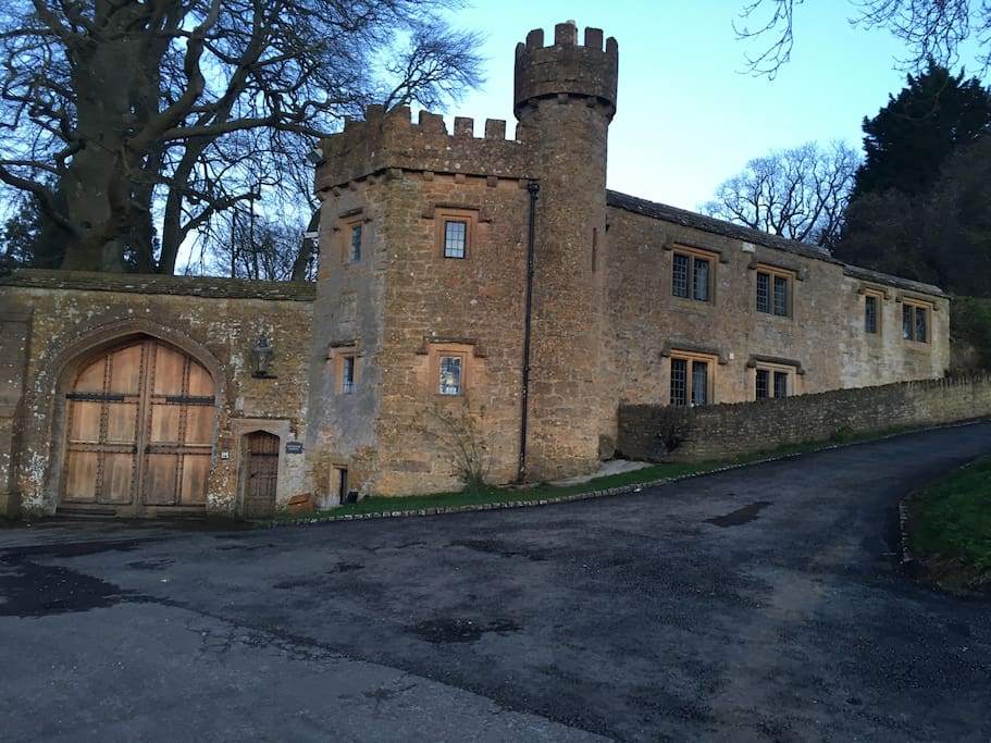 The approach to Windsor Lodge.