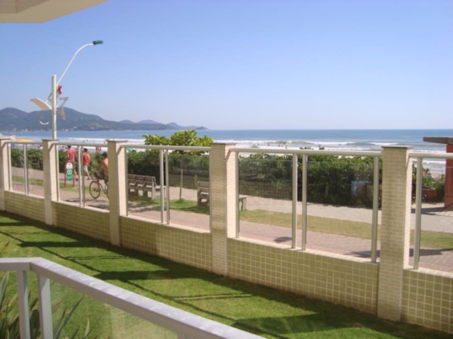 Vista do mar de dentro do Condomínio.