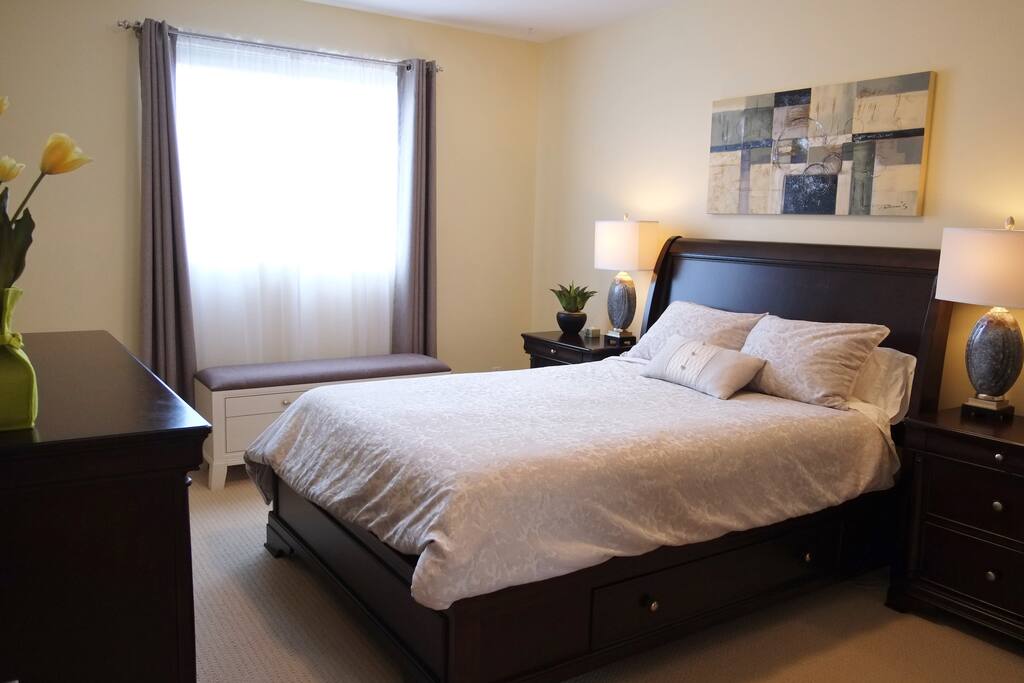 Master bedroom with queen bed.