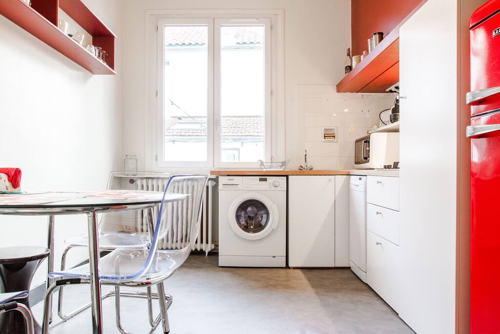 cuisine équipée avec coin repas