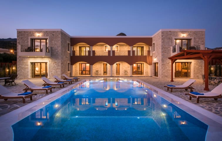 Villa Kastello Kalliste, Wine Dark Sea Villas