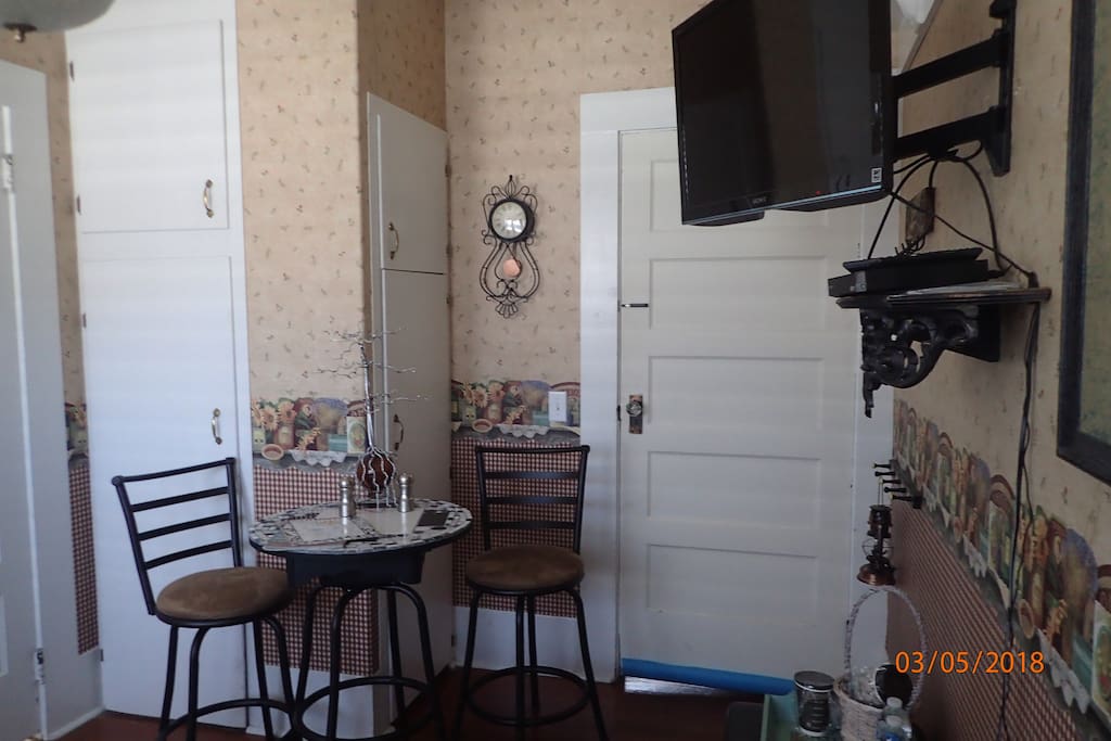 Heron Room has small dining area TV has Netflix and Amazon Prime