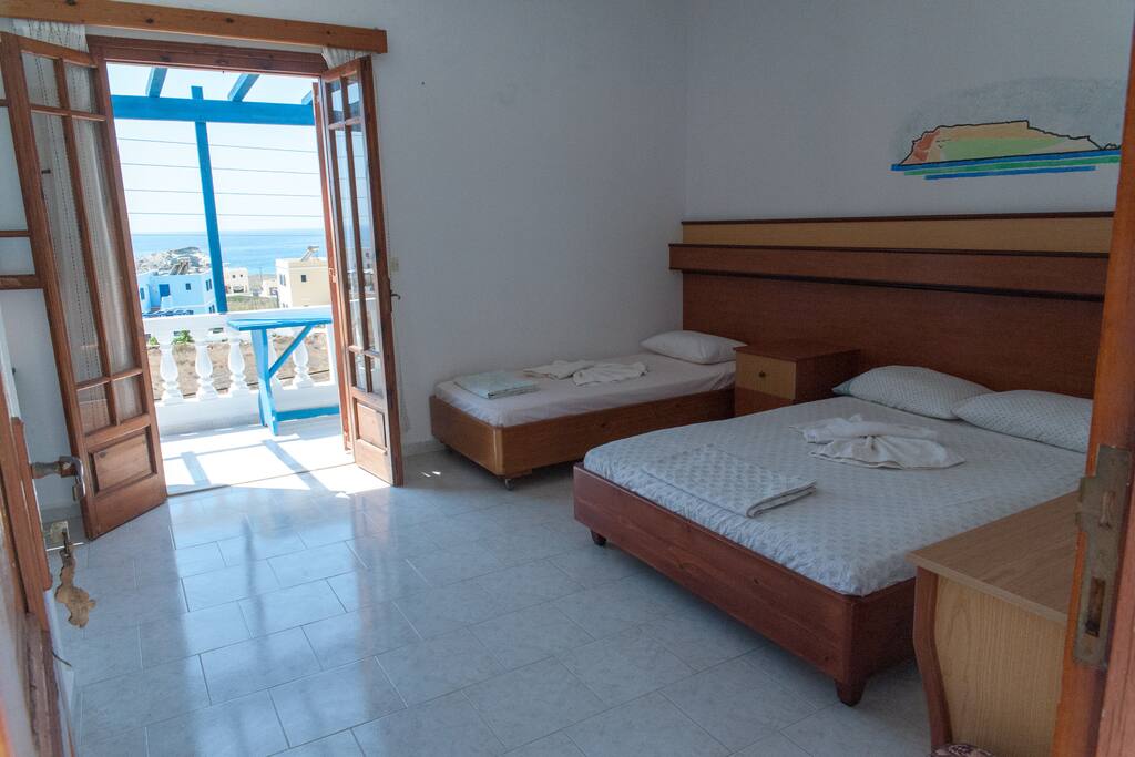 The bedroom with a sea view