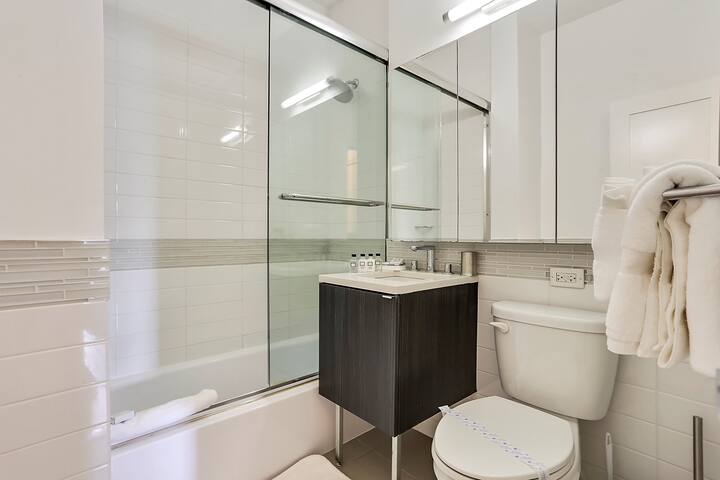 Midtown 2 Bed Full Kitchen gallery image 5