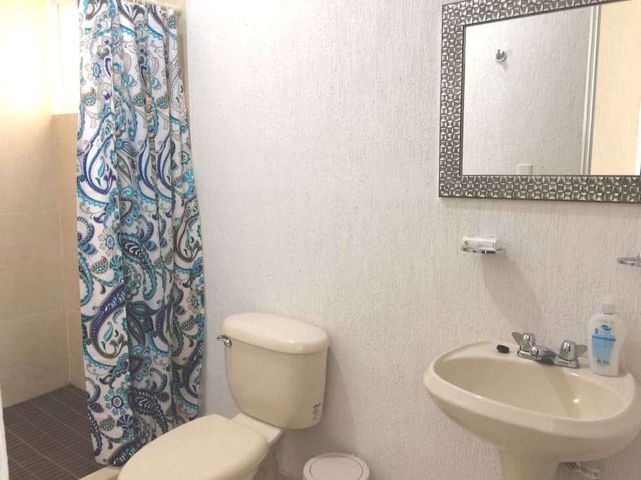 Baño completo / Bathroom