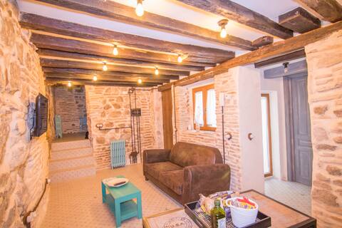 Popular Airbnb listing: The Boatman's House in Toledo