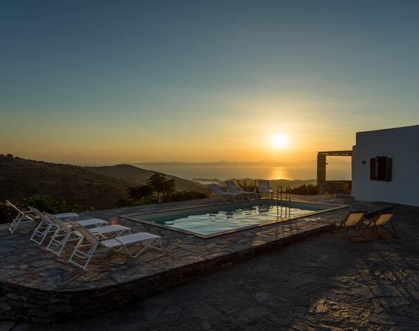 Traditional cycladic stone villa in Kea gallery image 5