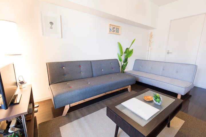 Ambient relaksues i dhomës së ndenjjes me TV

Dhomë ndenjjeje relaksuese me TV