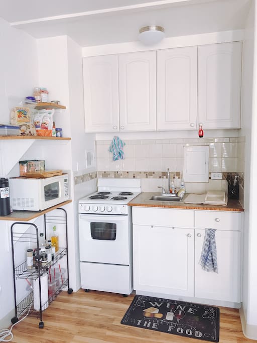 Full size fridge/freezer. Kitchen with pots/pans and cooking accessories. Dishes and spices for cooking simple meals. Microwave oven, oven with 4 burners/oven to cook your meals. Toaster as well.