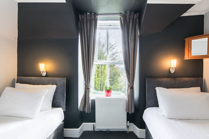 Basic private twin room with garden view