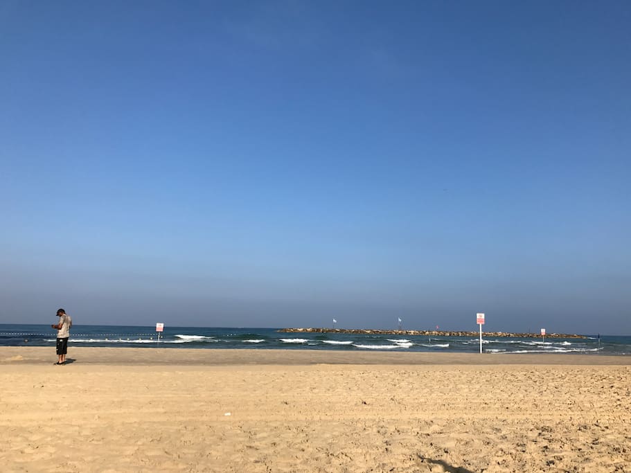 The nearest beach is Geula - Hof Yerushalaim - 7 min. walk from the apartment