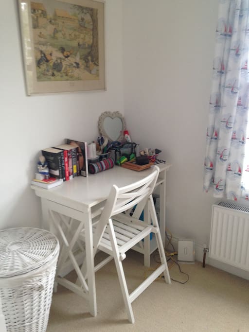 good working desk with light and wifi