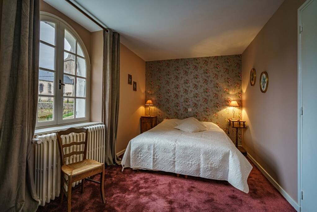 Op deze kamer heb je uitzicht op de dorpskerk