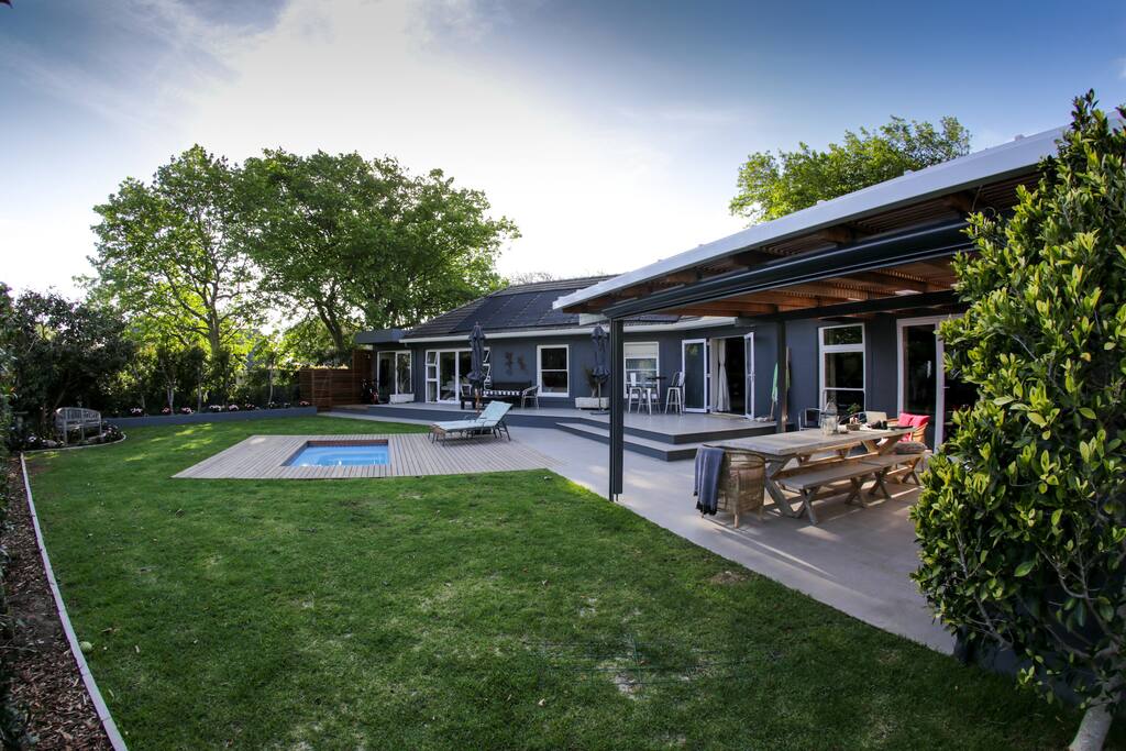 The bedrooms and entertainment areas open onto the patio, the deck and the lovely garden.