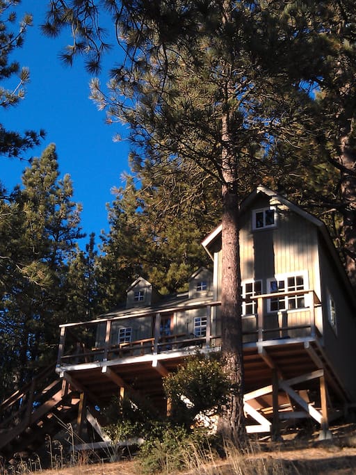 The Dollhouse--a tiny home at almost 7,000' at the southern tip of the Sierra Nevada
