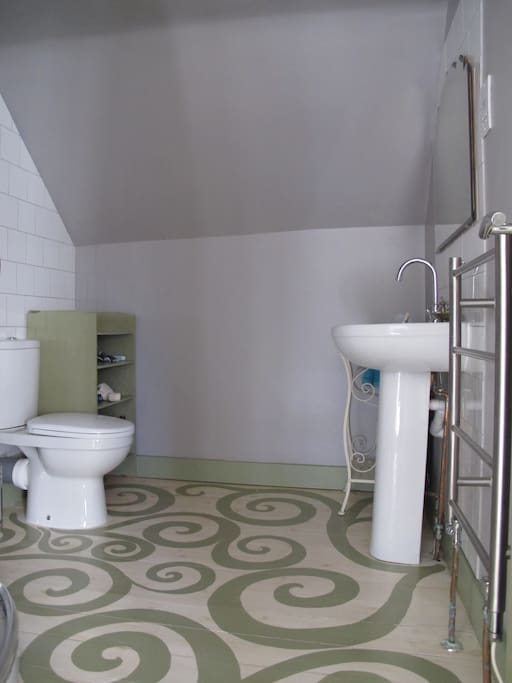 swirly bathroom