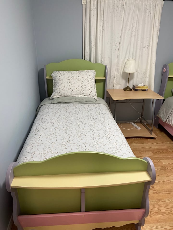 חדר שינה 2 : 2 מיטות יחיד 