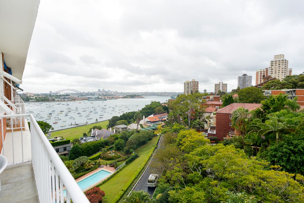 Sydney Harbour, Harbour Bridge and Opera House appear here :)