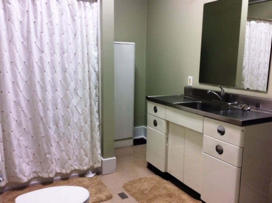 Full bath adjoins & is shared w/1 other guestroom if occupied.
