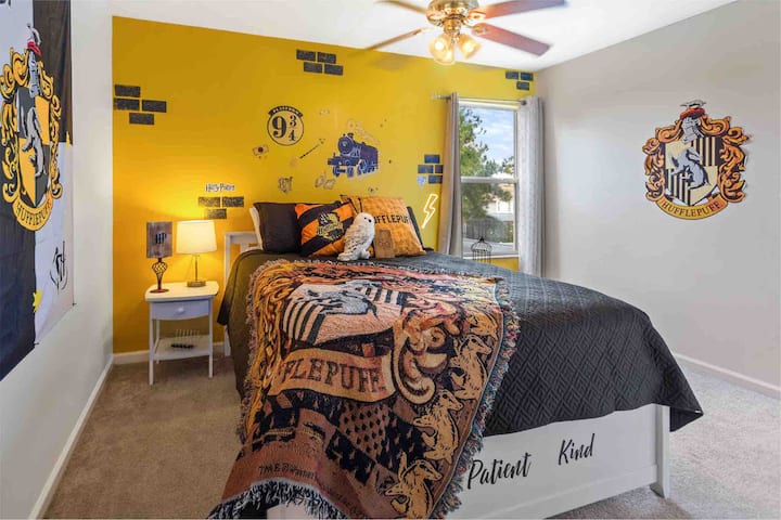 Hufflepuff is known for having members that are patient, fair, hard-working, and sometimes blandly nice. This room features a queen bed on the second floor with a shared bathroom. 