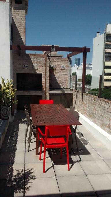 Terraza con parrillero