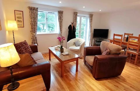 Spotless 1-Bedroom property with own garden space.