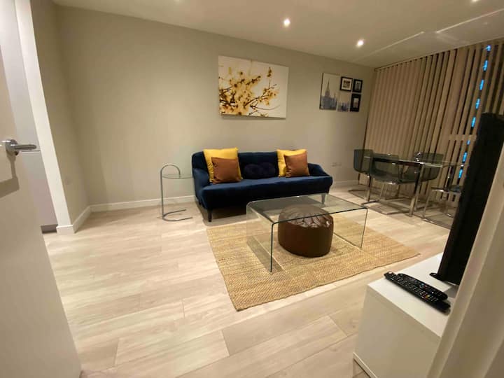 Avisa Stays- London. 2 Bedrooms With 2 Bathrooms. - Croydon