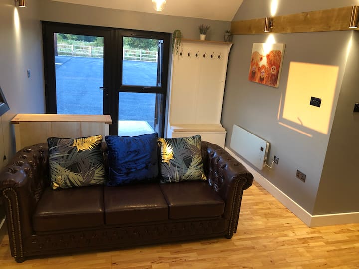The Hay Barn-romsey
Sleeps 6 Guests Only Inc Child - New Forest