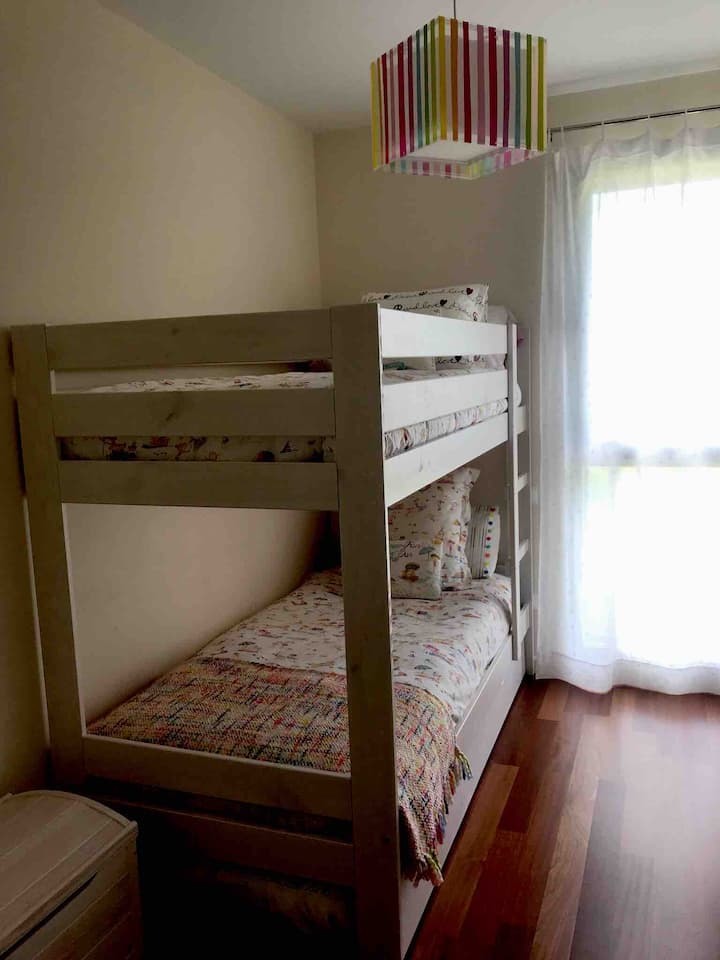 Chumba cha ghorofa chenye vitanda vitatu