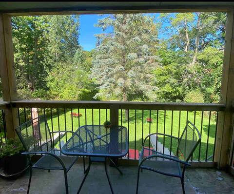 DaVel DeLuxe  Garden view.