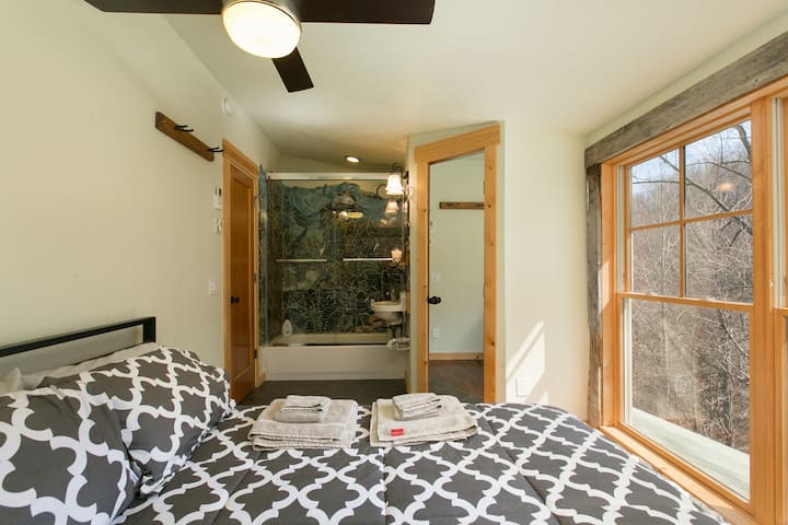 卧室1 -带标准双人床/独立卫生间的主卧室