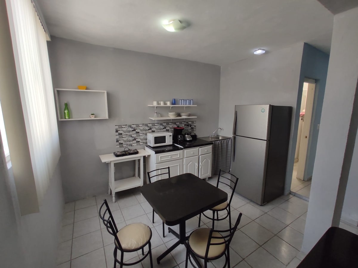 Anuncio de Airbnb popular: Cozy central house in Ensueño en Santiago